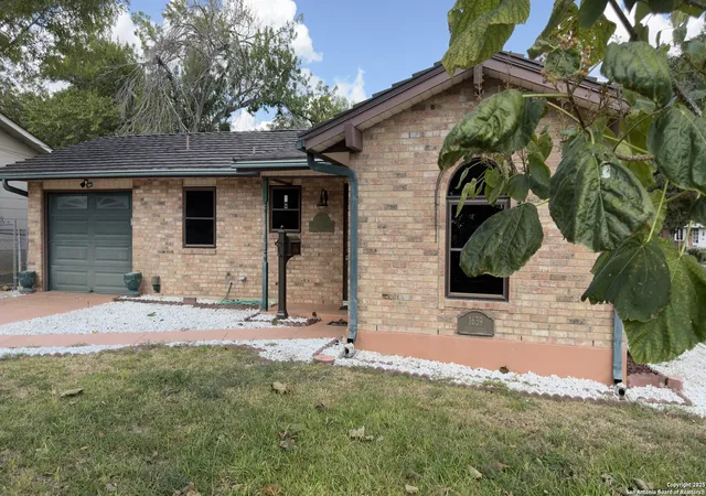 Photo 3 of Single family home for sale at 1639 Fair Avenue, San Antonio, TX 78223 | MLS# 1915001 | Listing updated on 2025-10-24