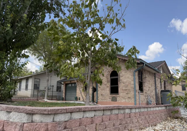 Photo 3 of Single family home for sale at 1639 Fair Avenue, San Antonio, TX 78223 | MLS# 1915001 | Listing updated on 2025-10-24