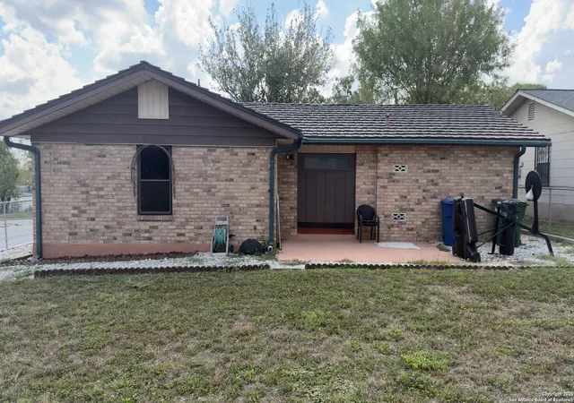 Photo 4 of Single family home for sale at 1639 Fair Avenue, San Antonio, TX 78223 | MLS# 1915001 | Listing updated on 2025-10-24