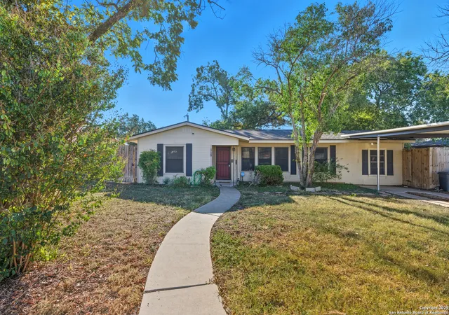 Photo 2 of Single family home for sale at 118 Raleigh Pl, San Antonio, TX 78201 | MLS# 1915078 | Listing updated on 2026-10-09