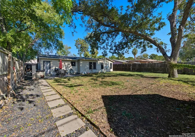 Photo 3 of Single family home for sale at 118 Raleigh Pl, San Antonio, TX 78201 | MLS# 1915078 | Listing updated on 2026-10-09