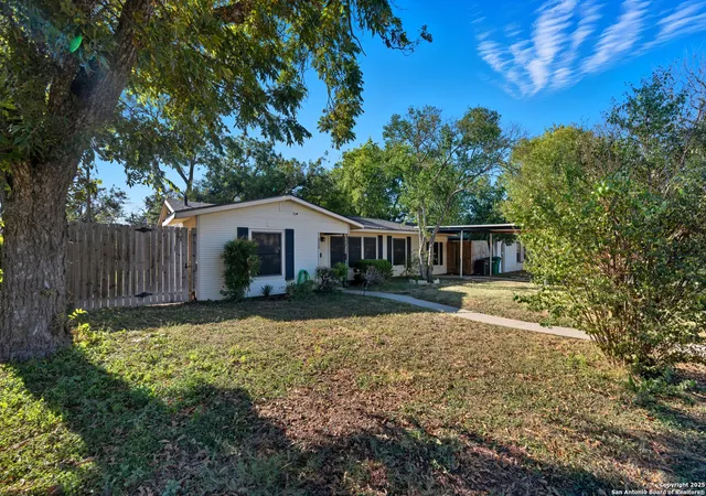 Photo 4 of Single family home for sale at 118 Raleigh Pl, San Antonio, TX 78201 | MLS# 1915078 | Listing updated on 2026-10-09