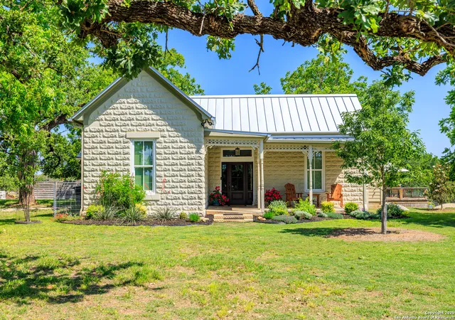 Photo 3 of Single family home for sale at 308 Oakhaven Lane, Fredericksburg, TX 78624 | MLS# 1915164 | Listing updated on 2025-12-02