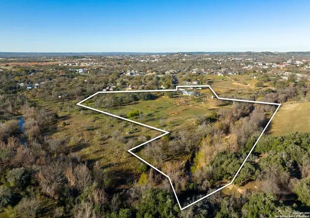 Photo 2 of Single family home for sale at 308 Oakhaven Lane, Fredericksburg, TX 78624 | MLS# 1915164 | Listing updated on 2025-12-02