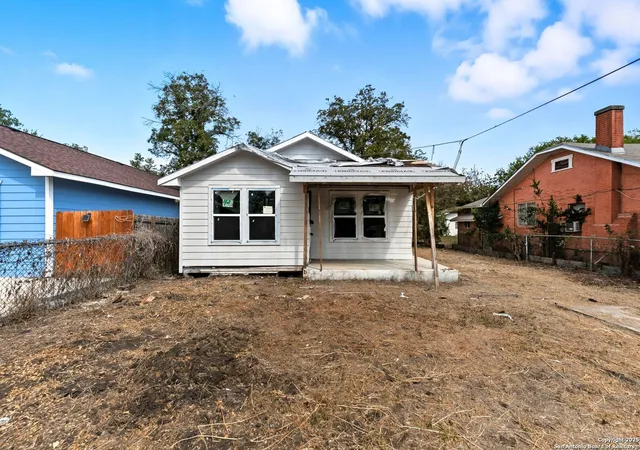 Homes for sale in San Antonio, TX | 2031 E Crockett, San Antonio, TX 78202 | MLS# 1915201