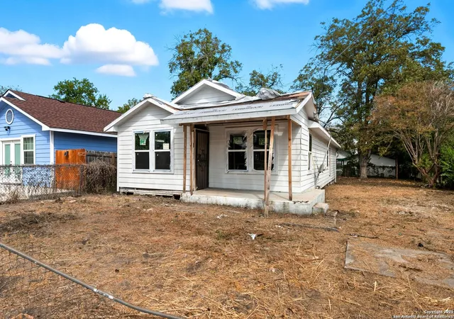 Homes for sale in San Antonio, TX | 2031 E Crockett, San Antonio, TX 78202 | MLS# 1915201