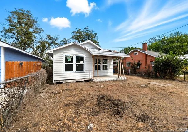 Homes for sale in San Antonio, TX | 2031 E Crockett, San Antonio, TX 78202 | MLS# 1915201