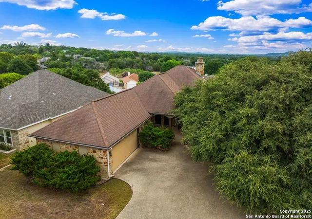 Photo 3 of Single family home for sale at 1705 N Valencia Dr, Kerrville, TX 78028 | MLS# 1915432 | Listing updated on 2026-01-23