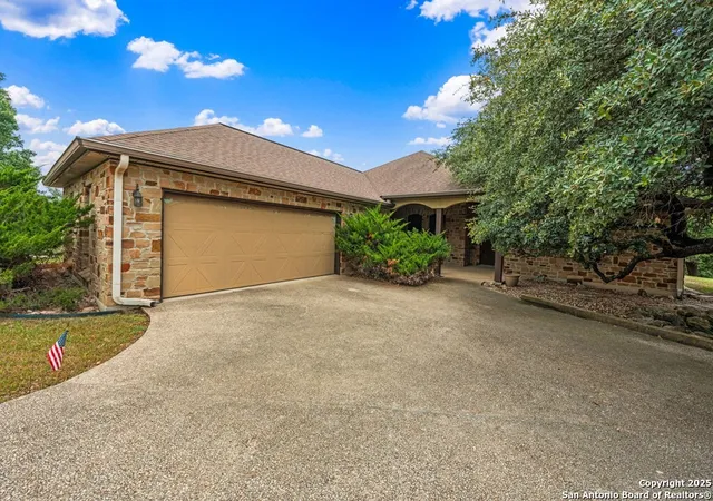 Photo 2 of Single family home for sale at 1705 N Valencia Dr, Kerrville, TX 78028 | MLS# 1915432 | Listing updated on 2026-01-23