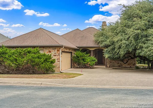 Photo 1 of Single family home for sale at 1705 N Valencia Dr, Kerrville, TX 78028 | MLS# 1915432 | Listing updated on 2026-01-23