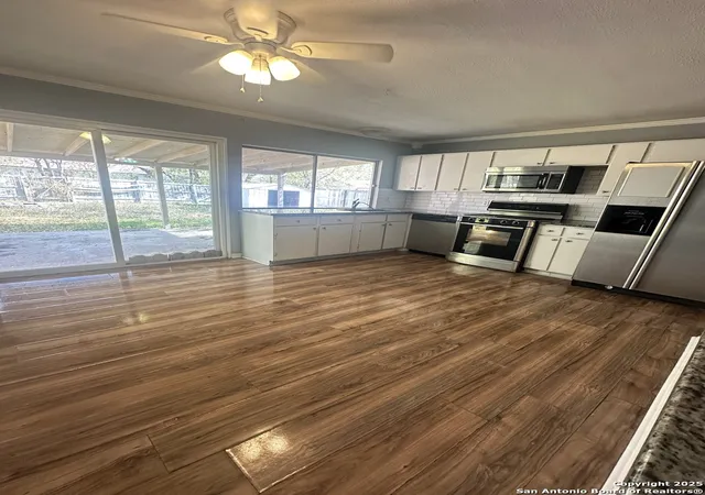 Photo 4 of Sale Pending at 4706 Castle Strm Dr, San Antonio, TX 78218 | MLS# 1915507 | Listing updated on 2026-03-04