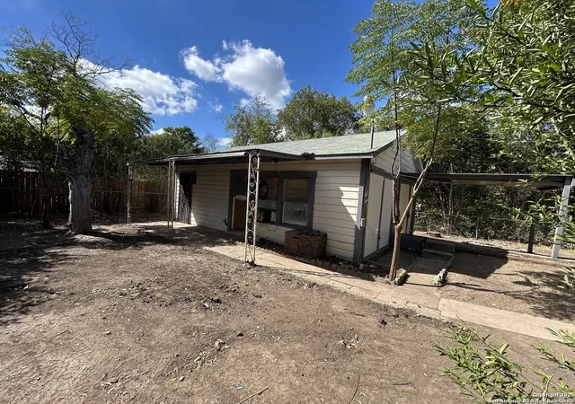 Photo 4 of Single family home for sale at 2130 Burnet, San Antonio, TX 78202 | MLS# 1915528 | Listing updated on 2025-11-03