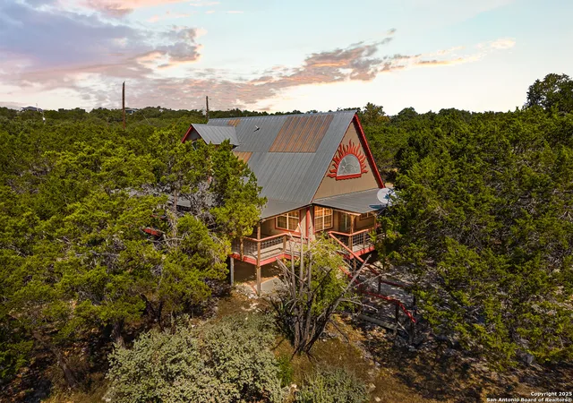 Photo 1 of Single family home for sale at 1420 Lakeshore, Canyon Lake, TX 78133 | MLS# 1915539 | Listing updated on 2025-11-09