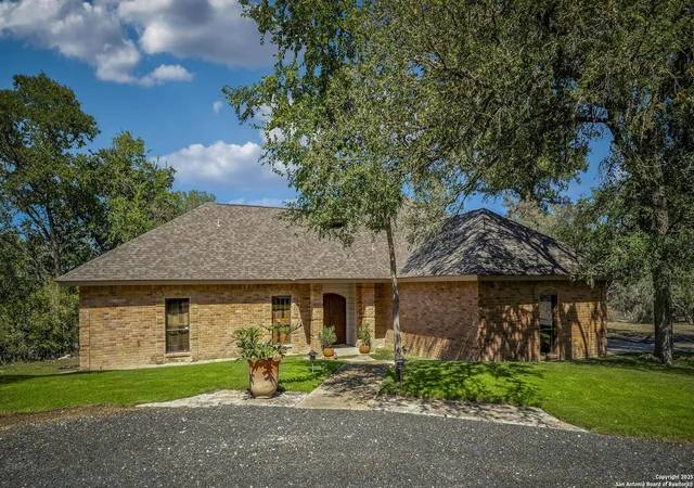 Photo 2 of Single family home for sale at 127 Siebeneicher Rd, Boerne, TX 78006 | MLS# 1915553 | Listing updated on 2026-09-09