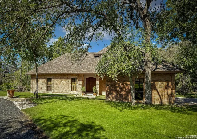 Photo 3 of Single family home for sale at 127 Siebeneicher Rd, Boerne, TX 78006 | MLS# 1915553 | Listing updated on 2026-09-09