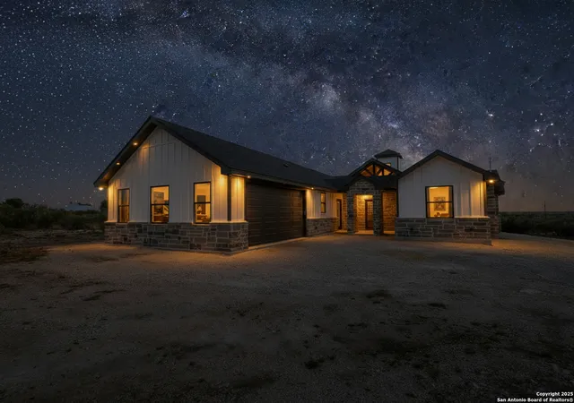 4th image of 58 Greystone Hills Circle, Uvalde, TX 78801 | MLS# 1915566
