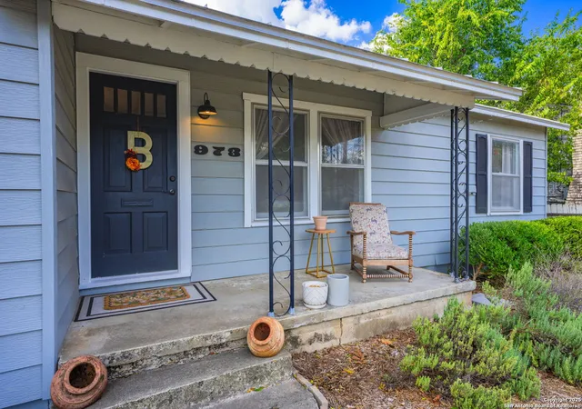 Photo 3 of Single family home for sale at 973 Garden St, Kerrville, TX 78028 | MLS# 1915567 | Listing updated on 2025-11-12