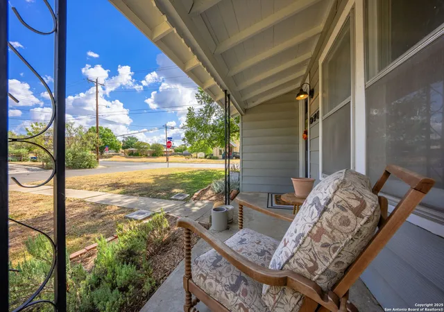Photo 3 of Single family home for sale at 973 Garden St, Kerrville, TX 78028 | MLS# 1915567 | Listing updated on 2025-11-12