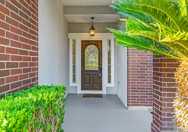 Photo 3 of Sale Pending at 1323 Brook Blf, San Antonio, TX 78248 | MLS# 1915593 | Listing updated on 2025-11-01