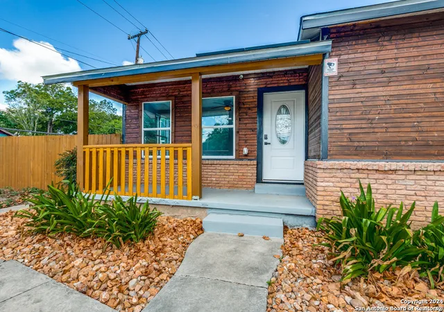 Photo 3 of Sale Pending at 259 Drake Ave, San Antonio, TX 78204 | MLS# 1915611 | Listing updated on 2025-10-20