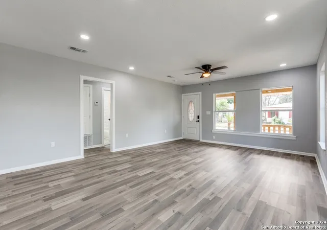 Photo 3 of Sale Pending at 259 Drake Ave, San Antonio, TX 78204 | MLS# 1915611 | Listing updated on 2025-10-20