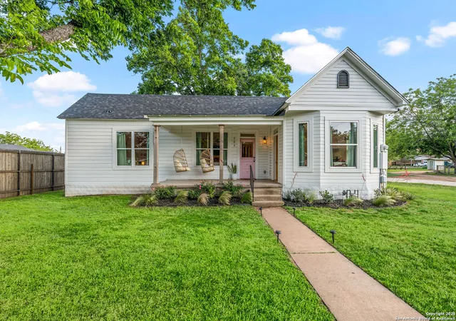 Photo 2 of Single family home for sale at 703 E Hwy St, Fredericksburg, TX 78624 | MLS# 1915644 | Listing updated on 2026-03-27