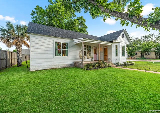 Photo 3 of Single family home for sale at 703 E Hwy St, Fredericksburg, TX 78624 | MLS# 1915644 | Listing updated on 2026-03-27