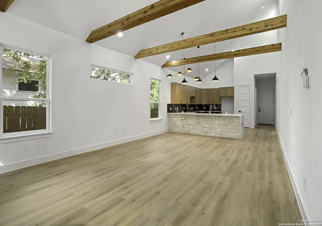 Photo 3 of Sale Pending at 1735 E Crockett St, San Antonio, TX 78202 | MLS# 1915650 | Listing updated on 2025-10-16