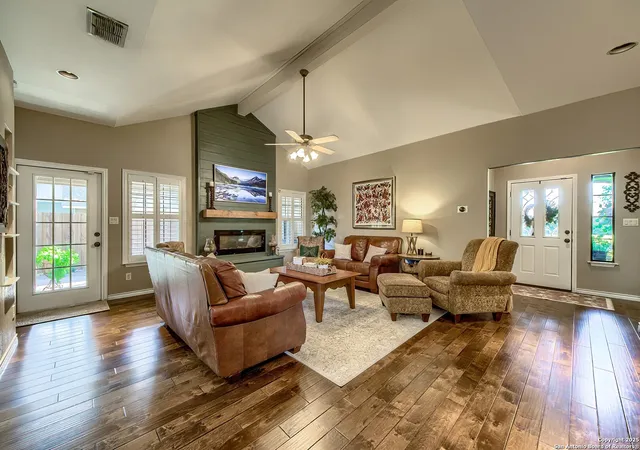 Photo 3 of Sale Pending at 1206 31st Street, Hondo, TX 78861 | MLS# 1915683 | Listing updated on 2025-11-17