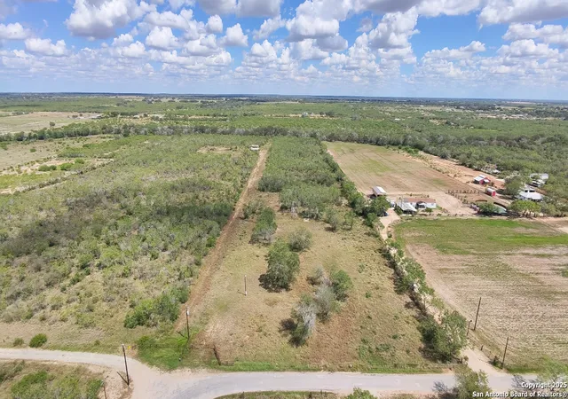 3rd image of 299/115 Cr 779, Devine, TX 78016 | MLS# 1915745