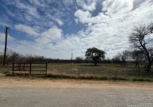 5th image of 299/115 Cr 779, Devine, TX 78016 | MLS# 1915745