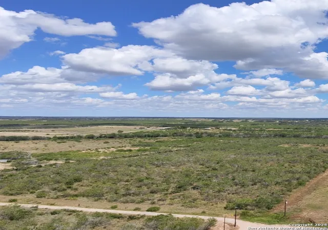 4th image of 299 Cr 779, Devine, TX 78016 | MLS# 1915779