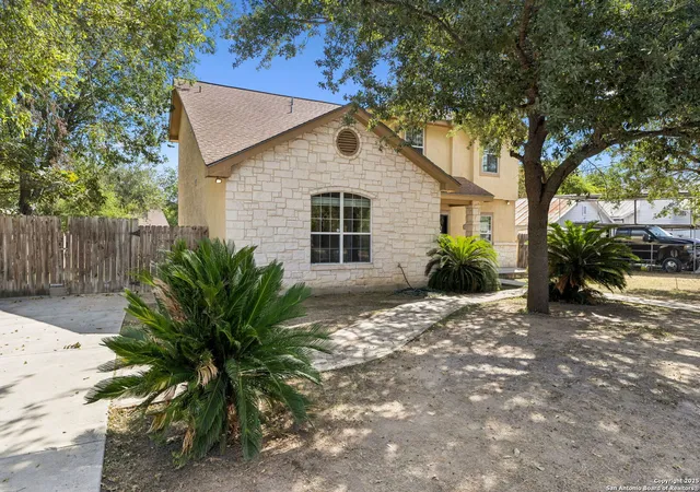 Photo 3 of Sale Pending at 2822 Lou St, San Antonio, TX 78222 | MLS# 1915796 | Listing updated on 2026-01-26