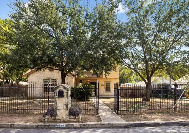 Photo 1 of Sale Pending at 2822 Lou St, San Antonio, TX 78222 | MLS# 1915796 | Listing updated on 2026-01-26