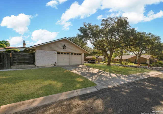 Photo 4 of Single family home for sale at 101 Patrick Henry, Schertz, TX 78154 | MLS# 1915823 | Listing updated on 2025-12-06