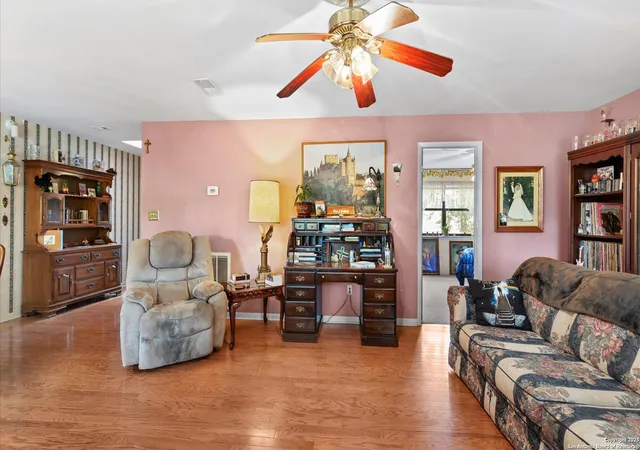 4th image of 949 Burges, Seguin, TX 78155 | MLS# 1915831