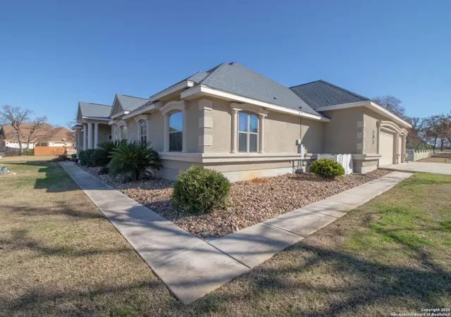 Photo 3 of Single family home for sale at 101 Auburn Cove, La Vernia, TX 78121 | MLS# 1915857 | Listing updated on 2025-12-02