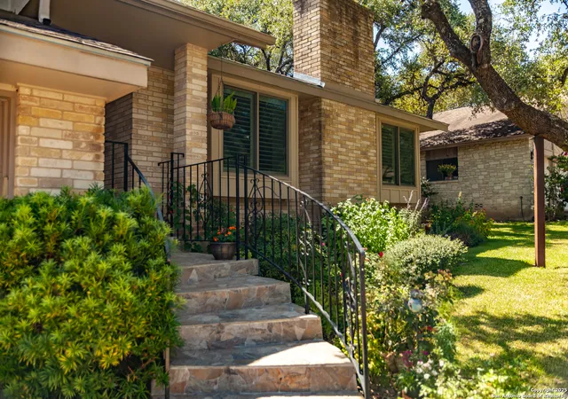 Photo 4 of Sale Pending at 2034 Encino Vista, San Antonio, TX 78259 | MLS# 1915882 | Listing updated on 2025-11-12