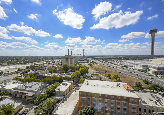 Homes for sale in San Antonio, TX | 215 Ctr, San Antonio, TX 78202