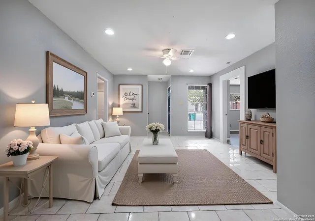 Photo 3 of Sale Pending at 910 Spring Park St, San Antonio, TX 78227 | MLS# 1915896 | Listing updated on 2026-02-13