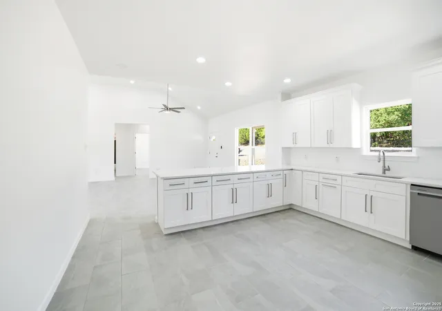 4th image of 221 Deer Oaks, Lakehills, TX 78063 | MLS# 1915925