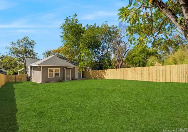 23rd image of 129 Cincinnati Ave, San Antonio, TX 78201 | MLS# 1915981