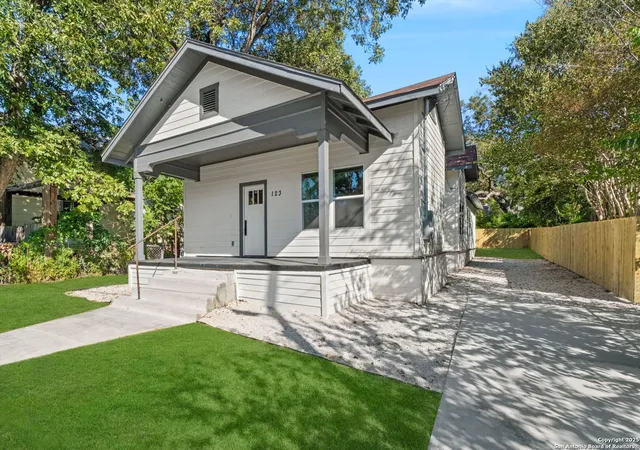 Photo 2 of Single family home for sale at 123 Sandmeyer St, San Antonio, TX 78208 | MLS# 1916004 | Listing updated on 2025-11-05
