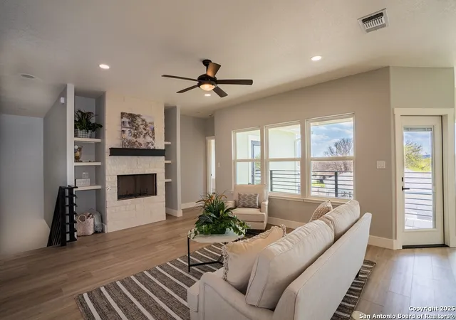 Photo 4 of Single family home for sale at 1811 Chateau Ln, Kerrville, TX 78028 | MLS# 1916014 | Listing updated on 2026-01-13
