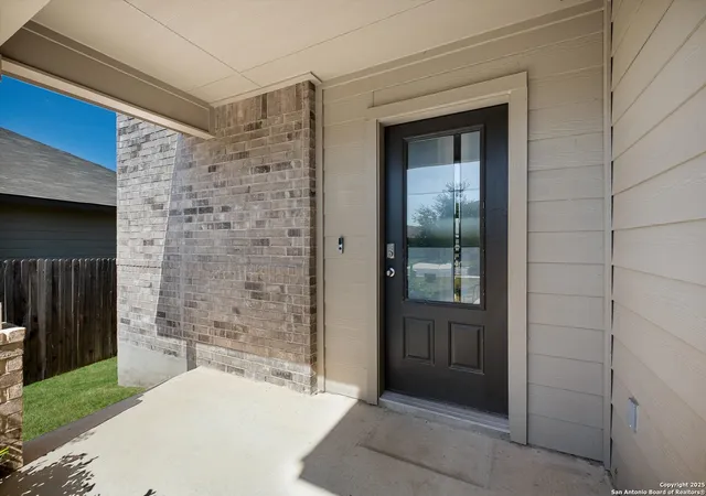Photo 4 of Sale Pending at 102 Bahama Woodstar, San Antonio, TX 78253 | MLS# 1916069 | Listing updated on 2026-03-02