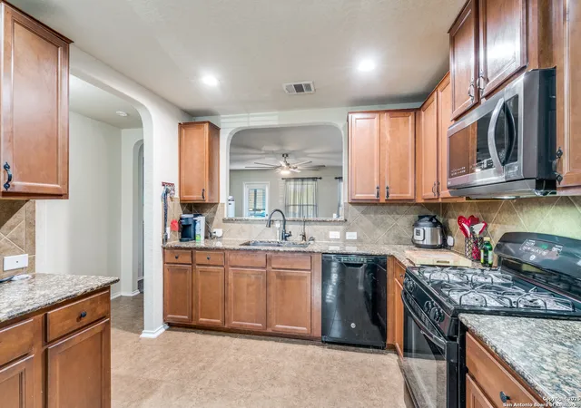 Photo 4 of Sale Pending at 11319 Five Iron, San Antonio, TX 78221 | MLS# 1916087 | Listing updated on 2026-01-03