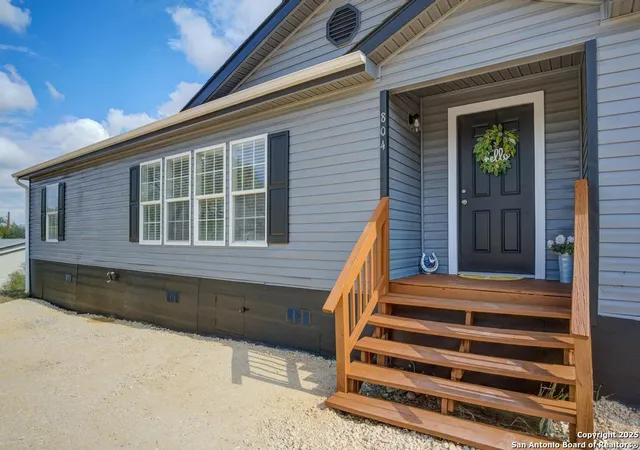 Photo 4 of Sale Pending at 804 County Rd 4511, Hondo, TX 78861 | MLS# 1916103 | Listing updated on 2026-01-06