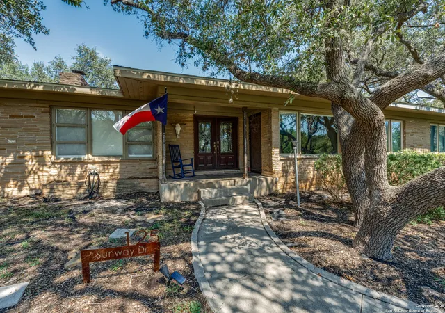 Photo 2 of Sale Pending at 125 Sunway Dr, San Antonio, TX 78232 | MLS# 1916116 | Listing updated on 2025-12-02