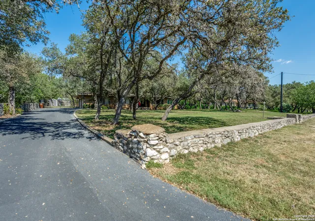 Photo 3 of Sale Pending at 125 Sunway Dr, San Antonio, TX 78232 | MLS# 1916116 | Listing updated on 2025-12-02