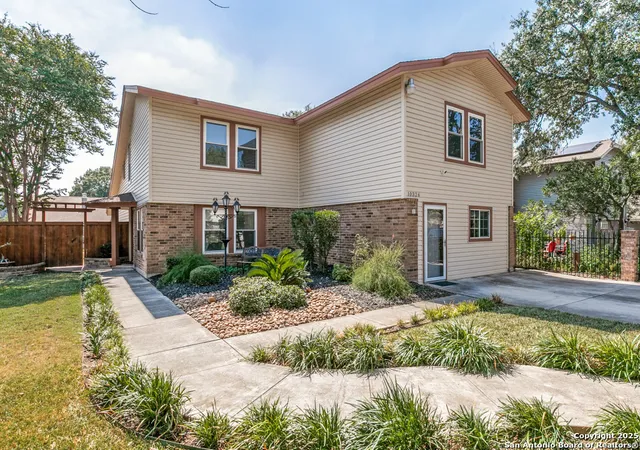 Photo 3 of Sale Pending at 10326 Country Vista, San Antonio, TX 78240 | MLS# 1916120 | Listing updated on 2026-01-19